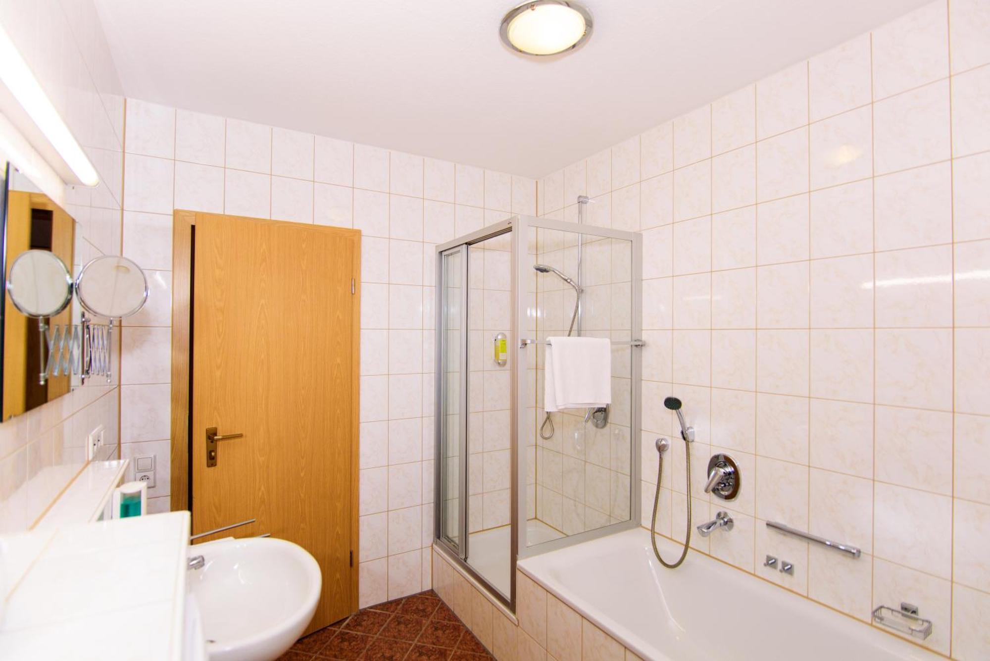 Hotel Bohn Metzingen  Exterior photo