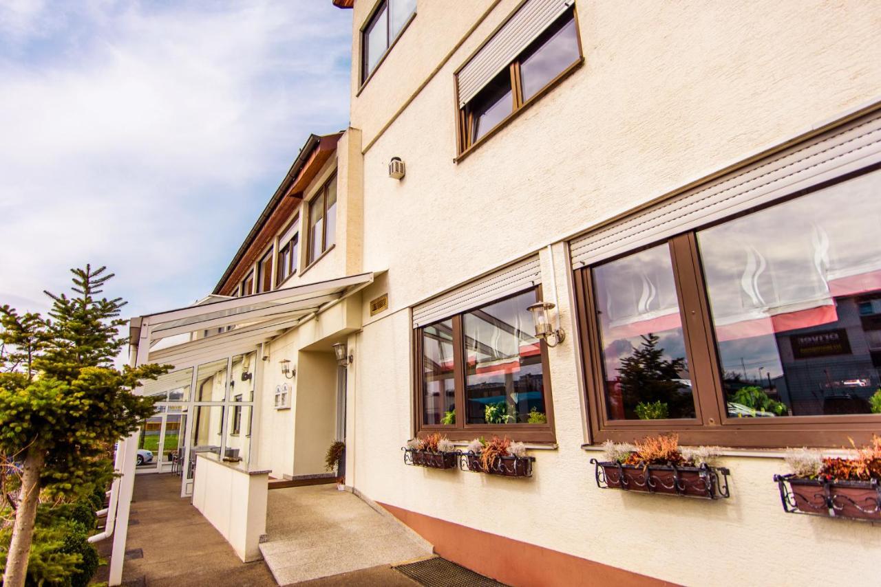 Hotel Bohn Metzingen  Exterior photo